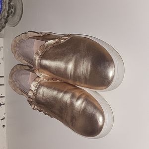 Kate Spade rose gold frilly slip on shoes, sz 6.5